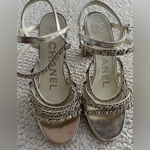 Chanel signature chain sandal with block heel - Picture 2 of 4